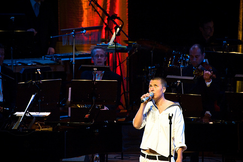Nina Ramsby sjunger och spelar på prisutdelningen av ALMA på Konserthuset 2009 Nina Ramsby sjunger och spelar på prisutdelningen av ALMA på Konserthuset 2009