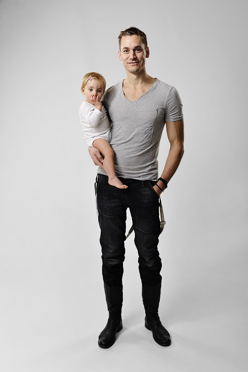 Modellfotografering i City Studios fotostudio med pappa och dotter. Elinchrom Octabox och beautydish Modellfotografering i City Studios fotostudio med pappa och dotter. Elinchrom Octabox och beautydish