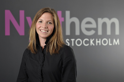Porträttfotografering av personal på kontoret. Fastighetsmäklare i Stockholm Porträttfotografering av personal på kontoret. Fastighetsmäklare i Stockholm