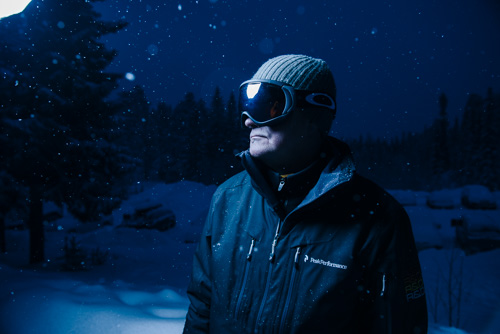 utomhusporträtt-vinter-en-blixt-Profoto-OCF-Beautydish-fel-vitbalans-kalla-toner-test