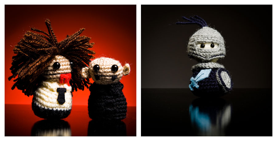 Produktfotografering av virkade amigurumi-figurer i fotostudio