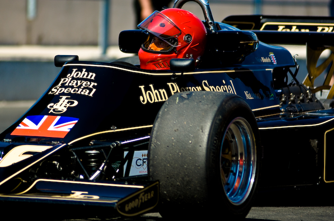 F1-bil i depå innan start, John Player Special  (Foto: Stefan Tell)