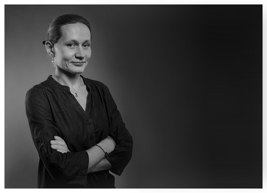 Porträttfotografering: Författarporträtt för Bonnier. Erika Wilson Eklund. Fotograf Stefan Tell Porträttfotografering: Författarporträtt för Bonnier. Erika Wilson Eklund. Fotograf Stefan Tell