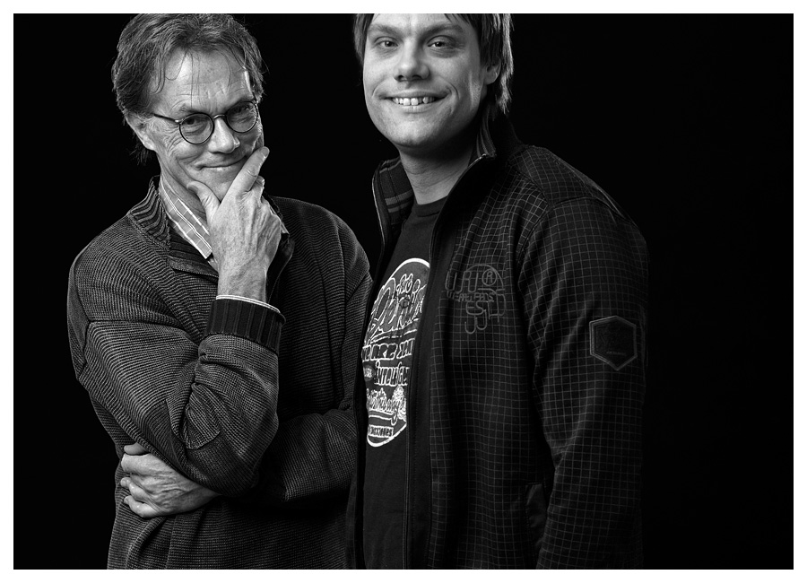 Sven Nordqvist och Peter Ekberg, författarporträtt i fotostudio. Fotograf Stefan Tell Sven Nordqvist och Peter Ekberg, författarporträtt i fotostudio. Fotograf Stefan Tell