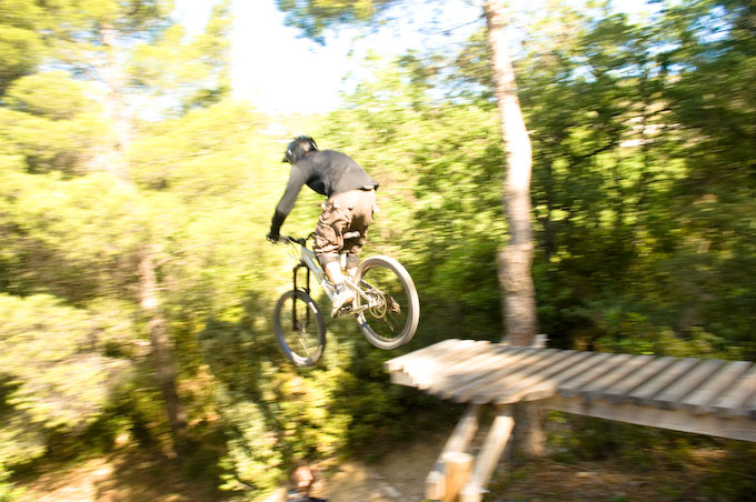 Mountainbike, h&ouml;gt hopp. Foto: Stefan Tell