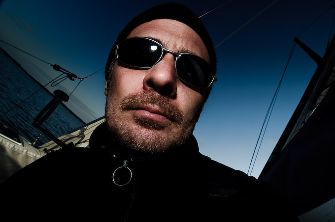 Blixtfotografering utomhus manuellt på segelbåt