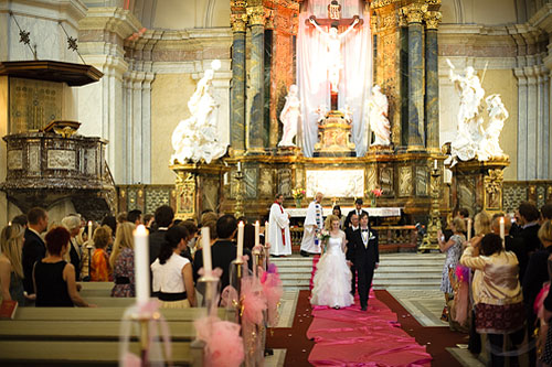 Bröllopsfotografering i Gustav Vasa kyrka. Högt ISO-tal och mycket brus