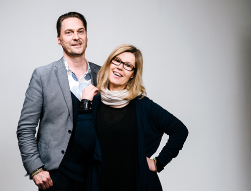 Författarparet Åsa och Michael Rönn, författarporträtt för Bonnier Carlsen (Pelle Svanslös 2014). Fotograf Stefan Tell