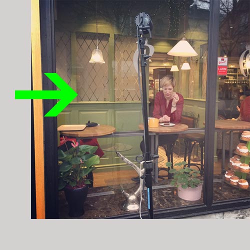 bts-bakom-kulisserna-fotografering-cafe-en-blixt-genom-fönster-Profoto-B2